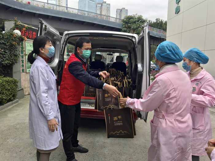 喜報：福州尚干餐飲公司榮獲第六屆“誠信先進(jìn)單位”、公司董事長鄭炳春榮獲“誠信工作先進(jìn)個人”